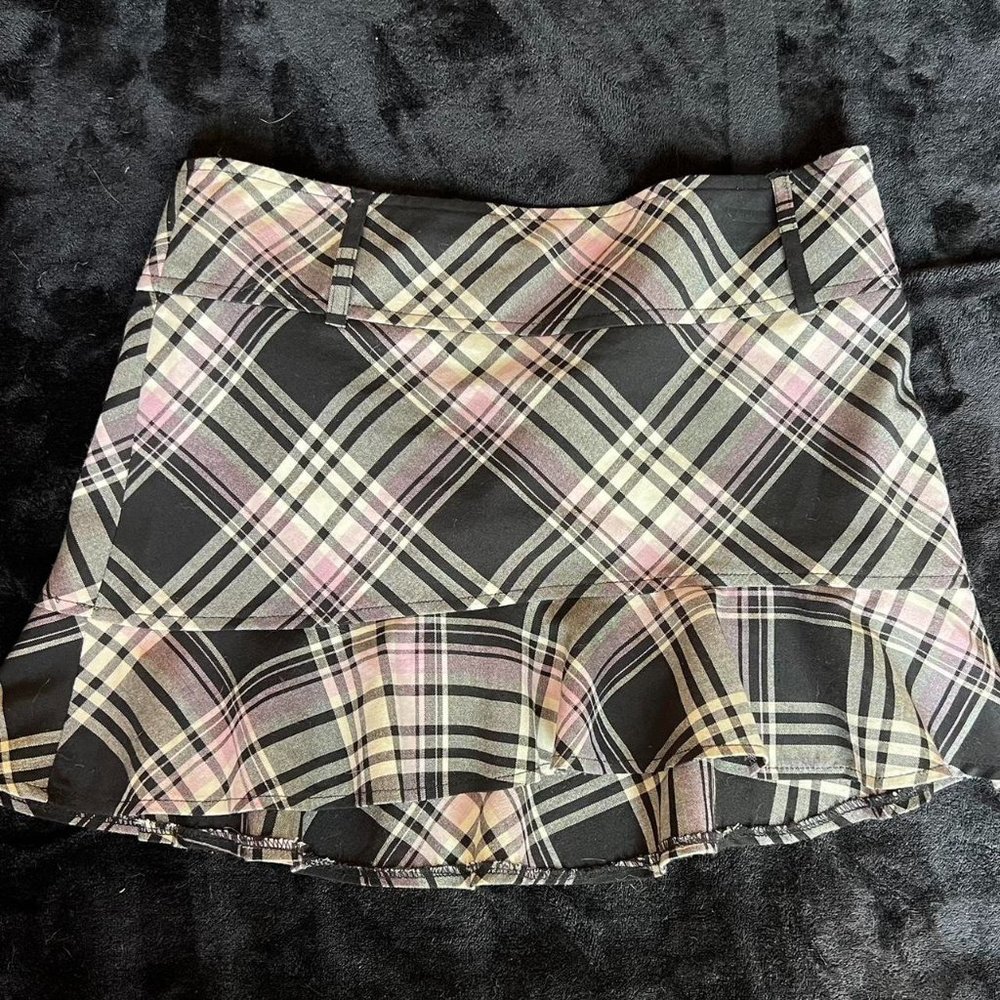 Vintage black and pink plaid skirt. Size 7